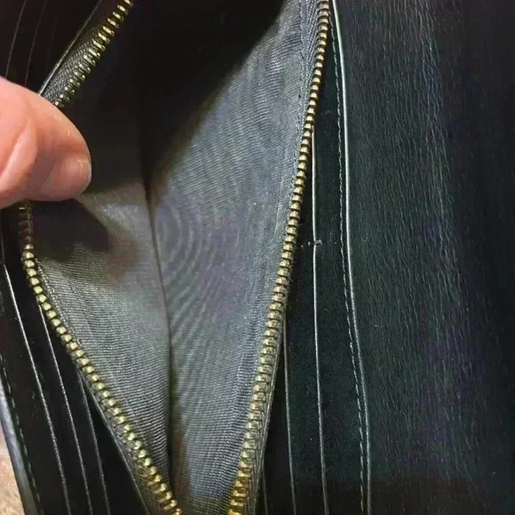 Miu Miu Black Patent Leather Long Wallet - Picture 8 of 13